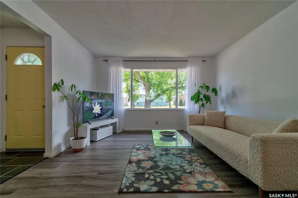 2314 Dewdney Avenue E Regina SK S4N 4E1