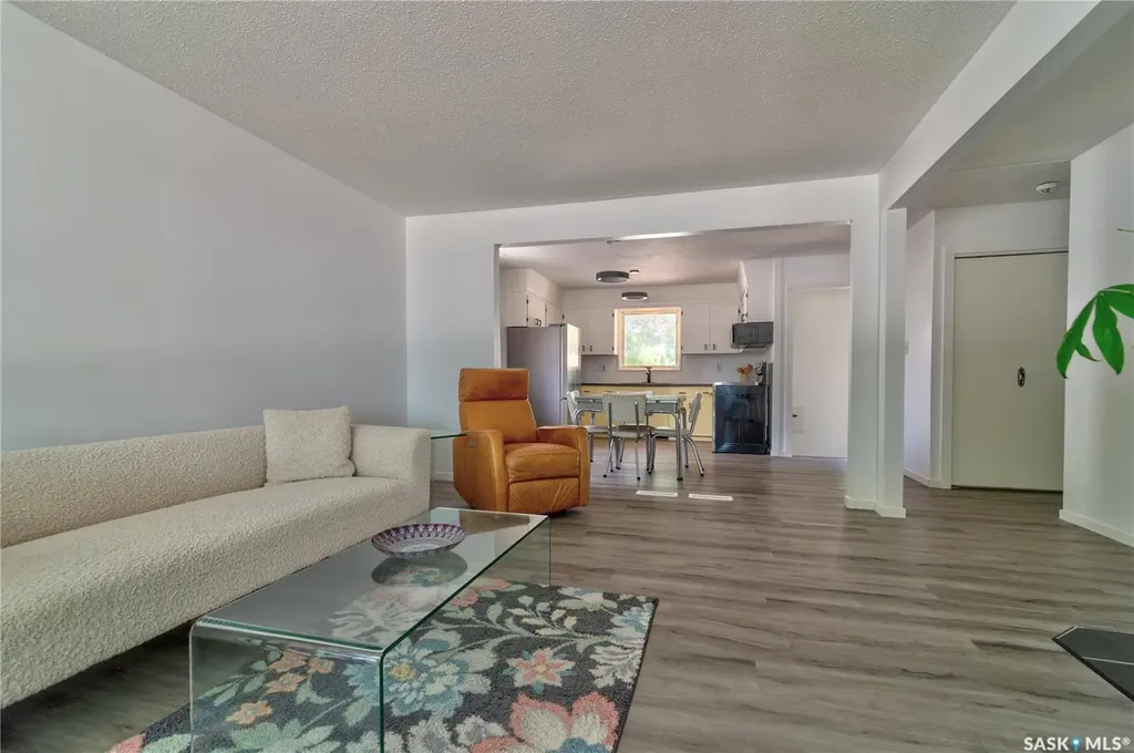 2314 Dewdney Avenue E Regina SK S4N 4E1