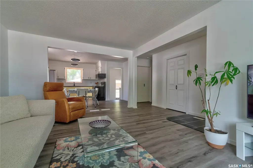 2314 Dewdney Avenue E Regina SK S4N 4E1