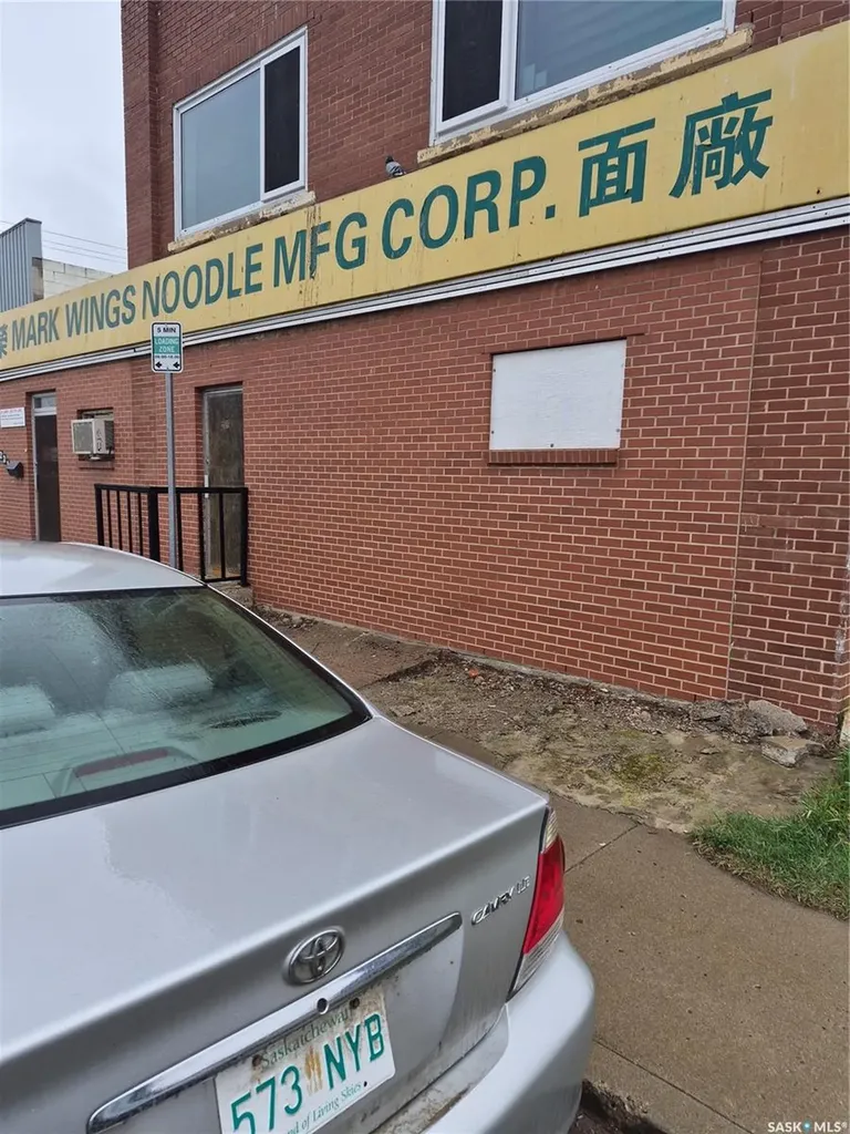 219 D Avenue S Saskatoon SK S7M 1P8