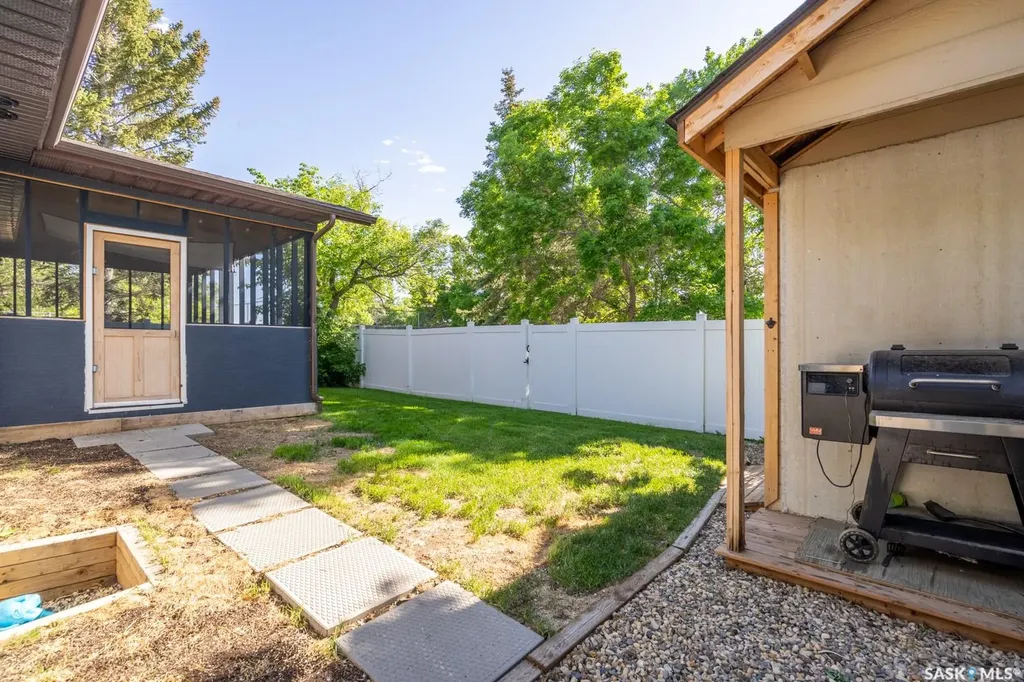 1262 James Crescent Regina SK S4M 6A5