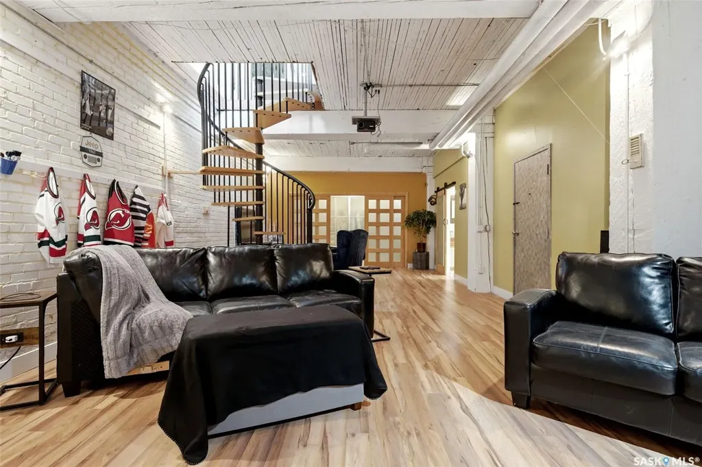 2128 Dewdney Avenue Regina SK S4R 1H2
