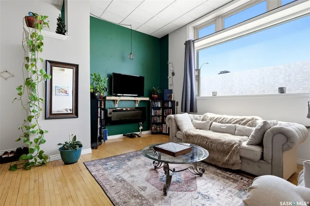 2128 Dewdney Avenue Regina SK S4R 1H2
