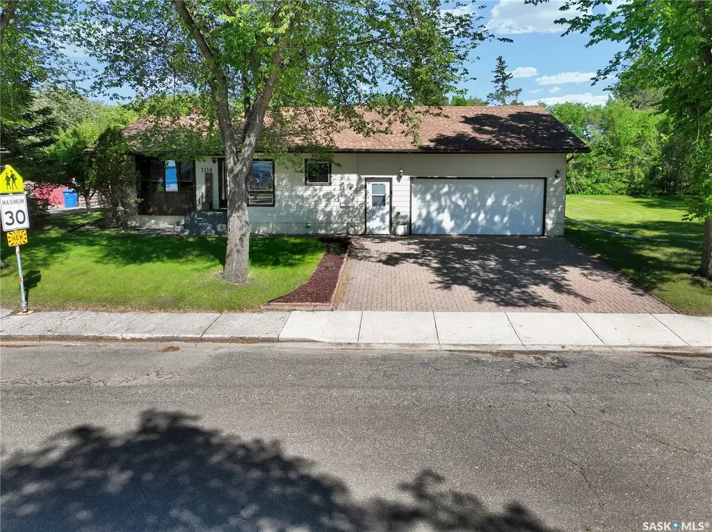 1114 Arcola Street Esterhazy SK S0A 0X0