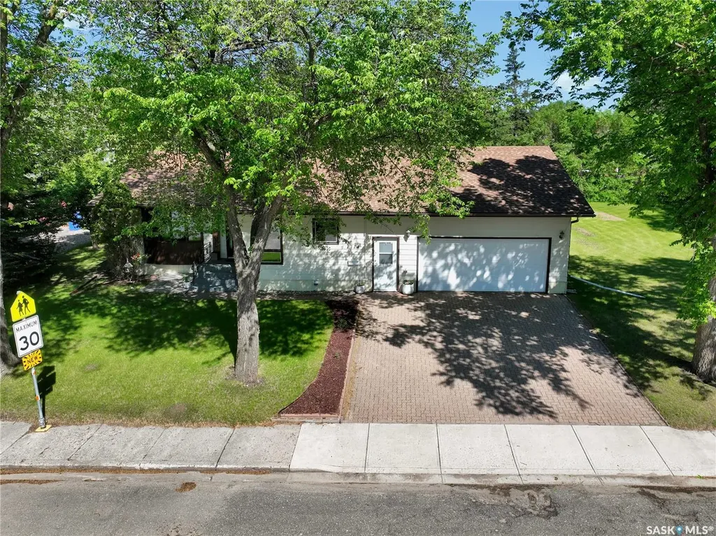 1114 Arcola Street Esterhazy SK S0A 0X0