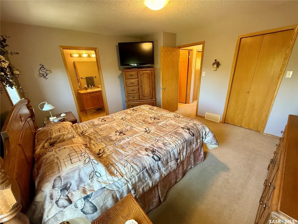 223 Mikkelson Drive Regina SK S4T 0A3