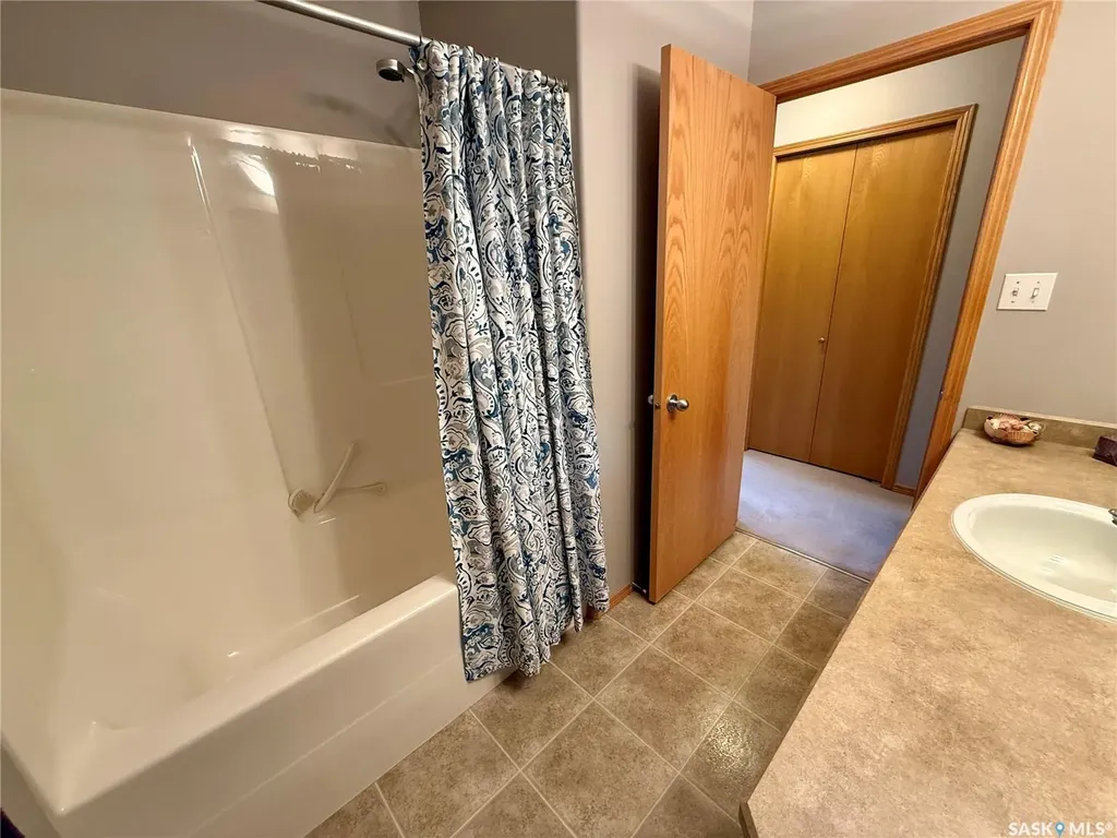 223 Mikkelson Drive Regina SK S4T 0A3
