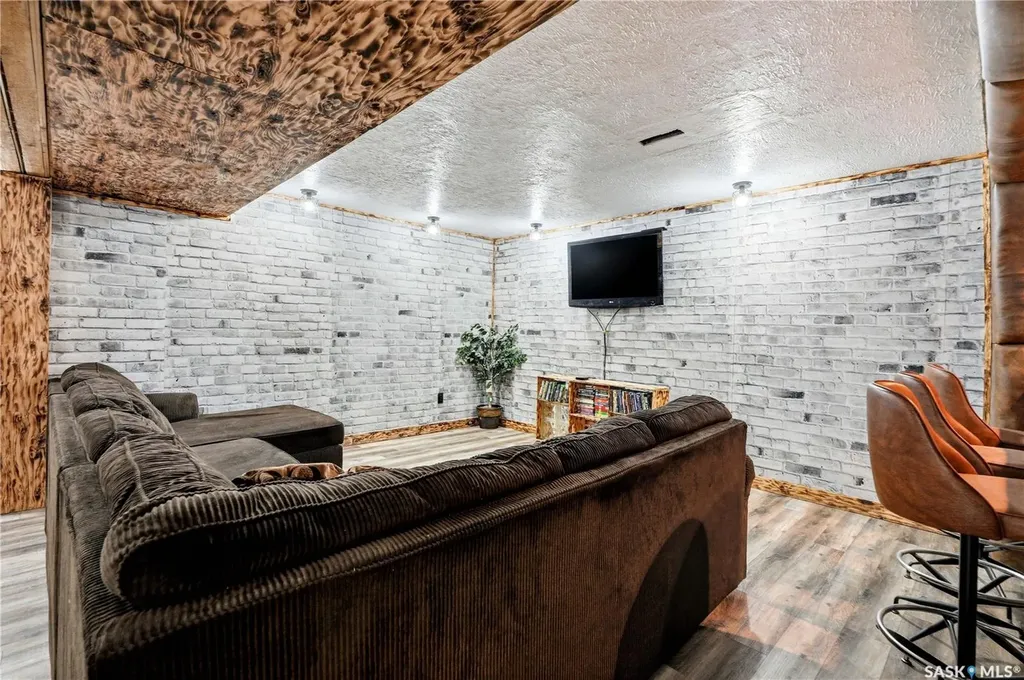 3322 Harrington Street Saskatoon SK S7H 3Y1
