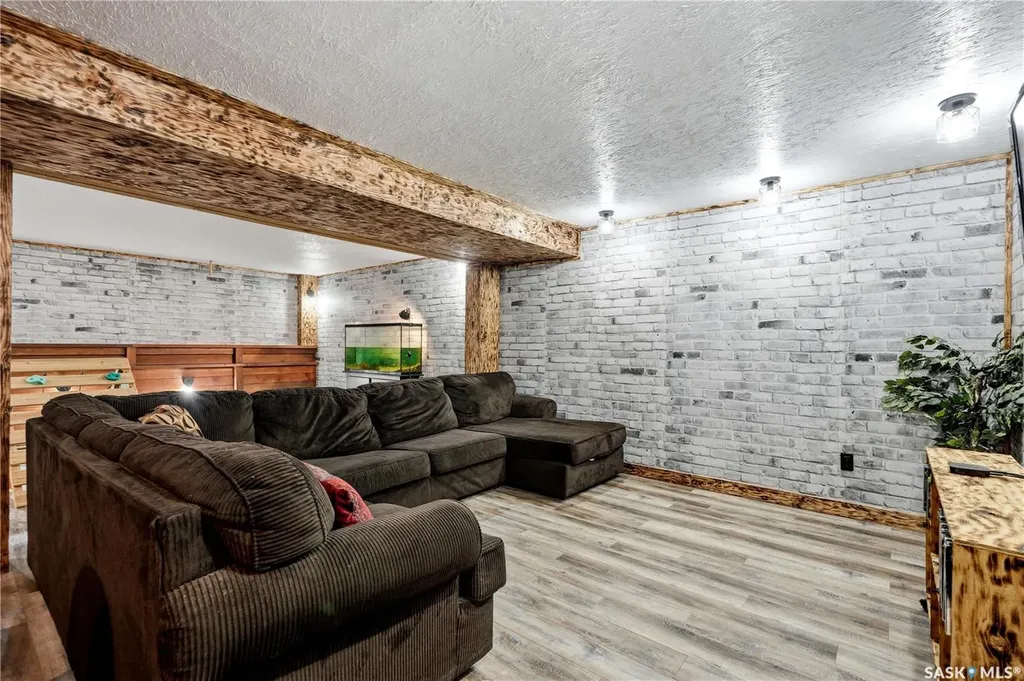 3322 Harrington Street Saskatoon SK S7H 3Y1