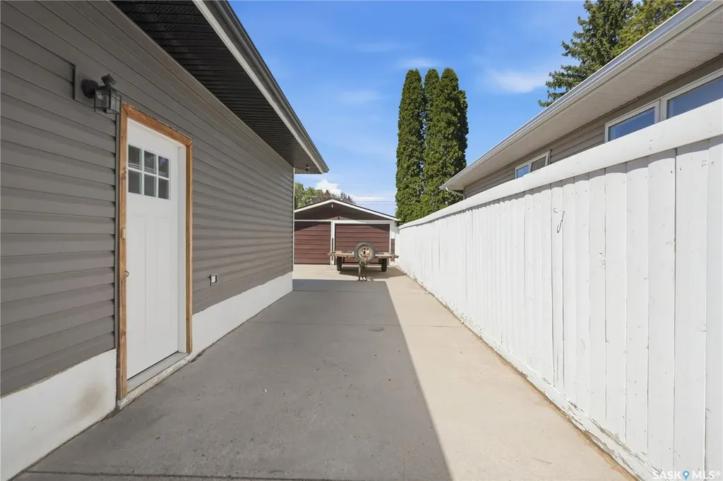 3322 Harrington Street Saskatoon SK S7H 3Y1