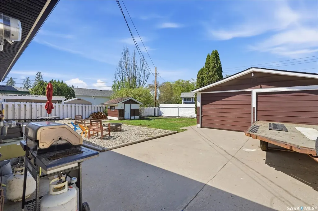 3322 Harrington Street Saskatoon SK S7H 3Y1