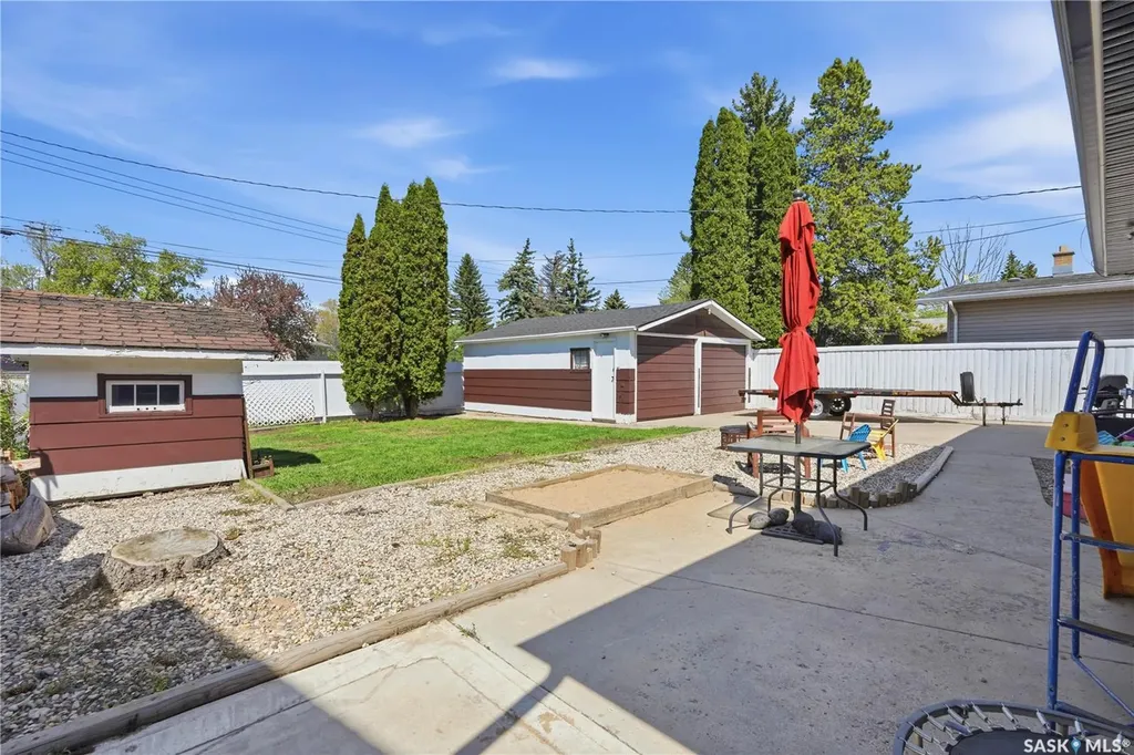 3322 Harrington Street Saskatoon SK S7H 3Y1