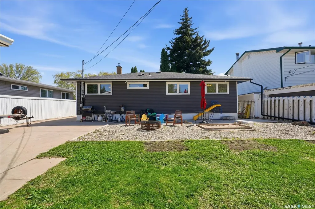 3322 Harrington Street Saskatoon SK S7H 3Y1