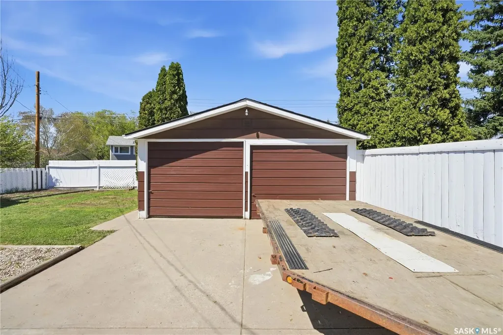 3322 Harrington Street Saskatoon SK S7H 3Y1