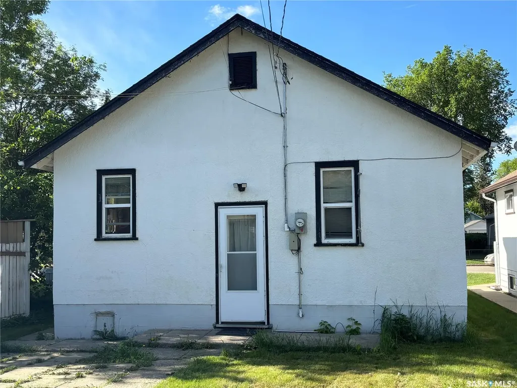 230 10th Street E Prince Albert SK S6V 0Y9