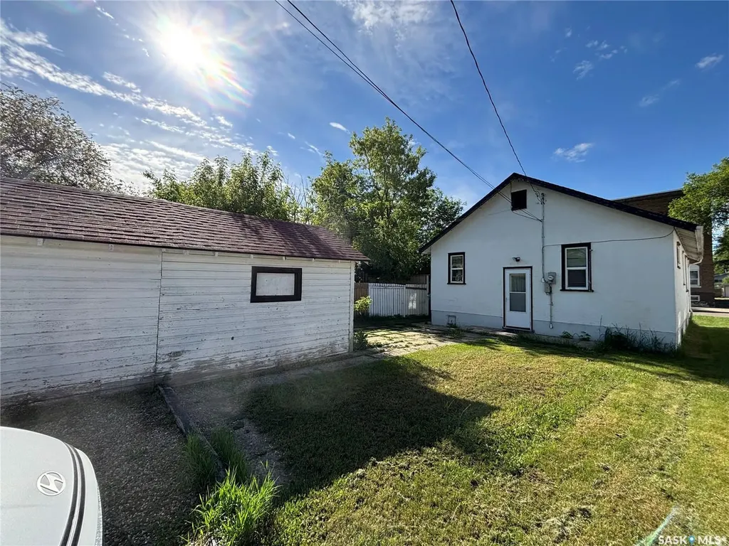230 10th Street E Prince Albert SK S6V 0Y9