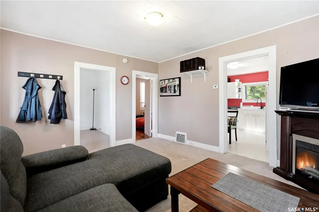 412 Vaughan Street Moose Jaw SK S6H 5N2