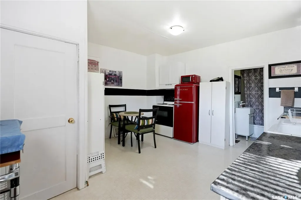 412 Vaughan Street Moose Jaw SK S6H 5N2