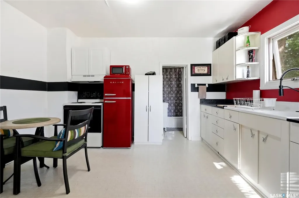 412 Vaughan Street Moose Jaw SK S6H 5N2