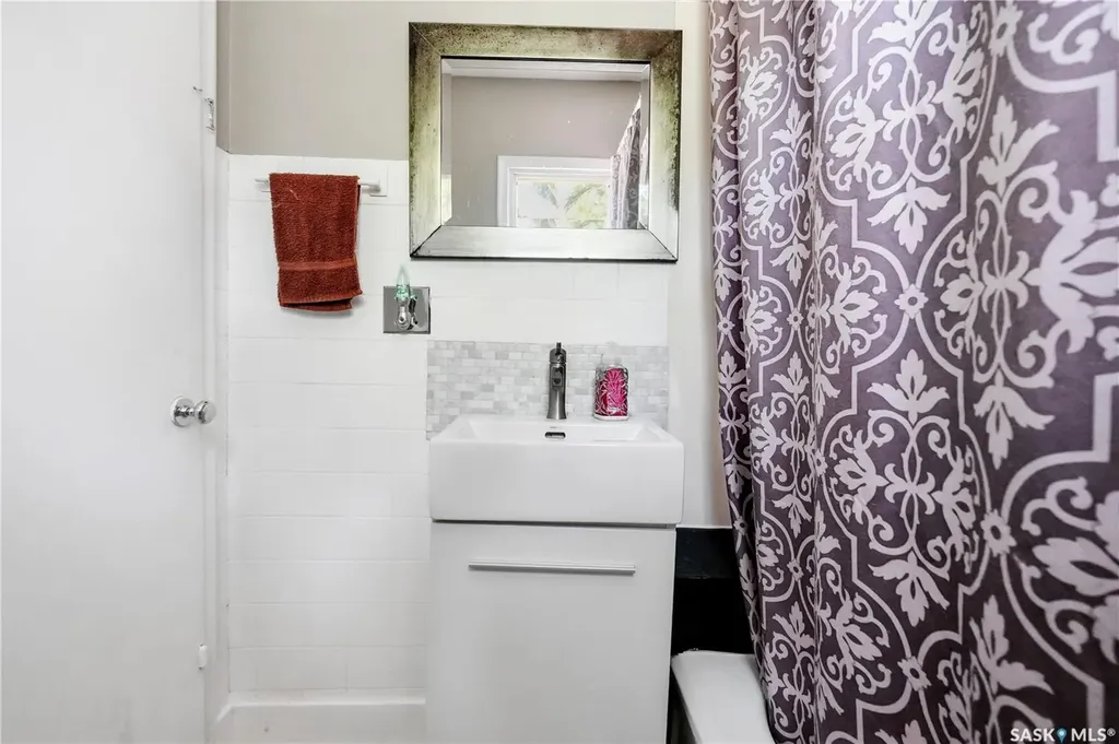 412 Vaughan Street Moose Jaw SK S6H 5N2