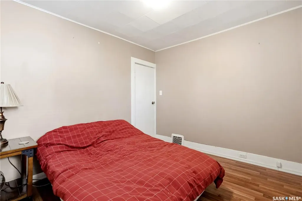 412 Vaughan Street Moose Jaw SK S6H 5N2