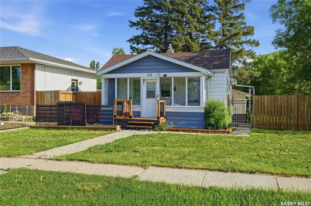 412 Vaughan Street Moose Jaw SK S6H 5N2