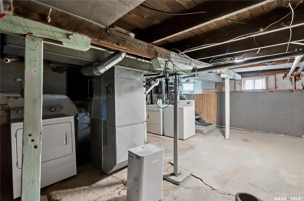 412 Vaughan Street Moose Jaw SK S6H 5N2