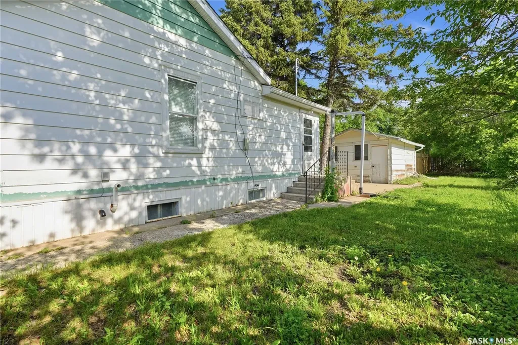412 Vaughan Street Moose Jaw SK S6H 5N2