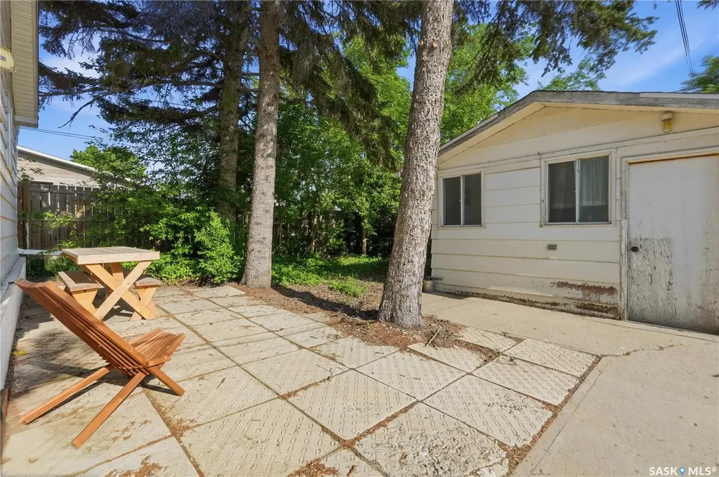 412 Vaughan Street Moose Jaw SK S6H 5N2
