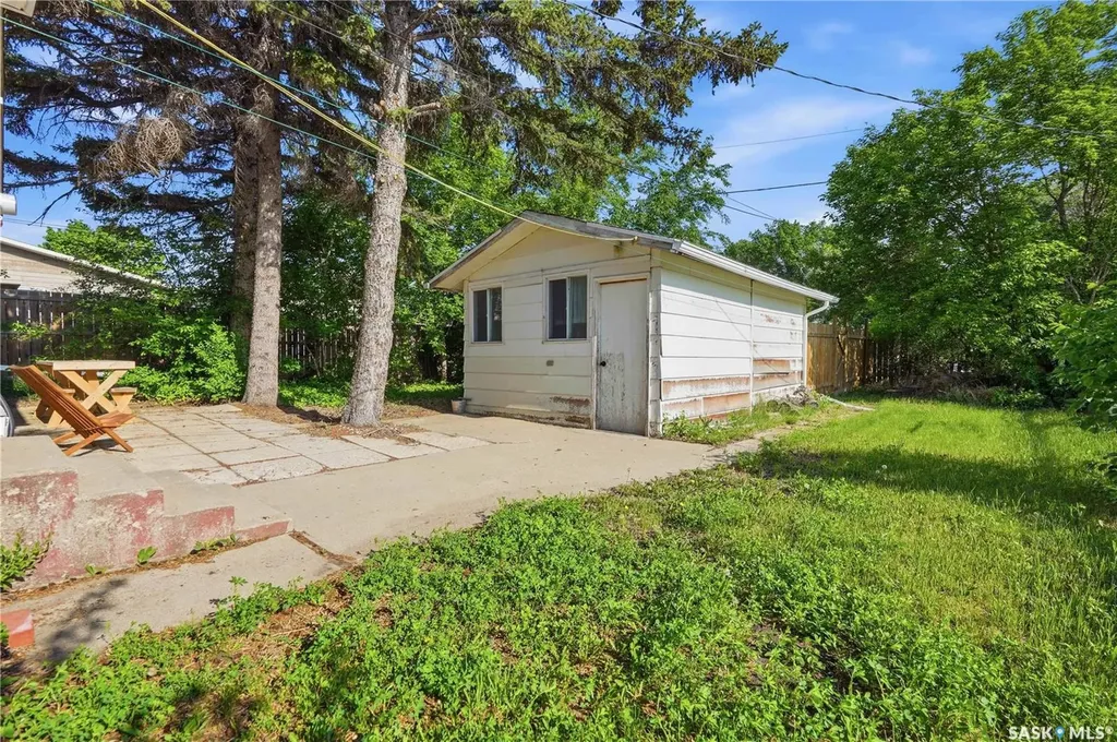 412 Vaughan Street Moose Jaw SK S6H 5N2