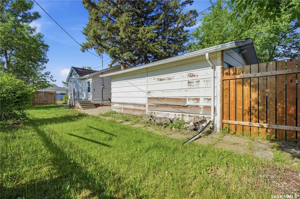 412 Vaughan Street Moose Jaw SK S6H 5N2