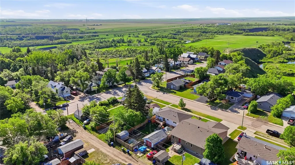 412 Vaughan Street Moose Jaw SK S6H 5N2