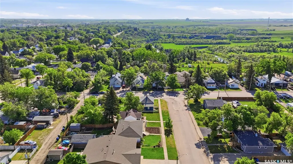 412 Vaughan Street Moose Jaw SK S6H 5N2