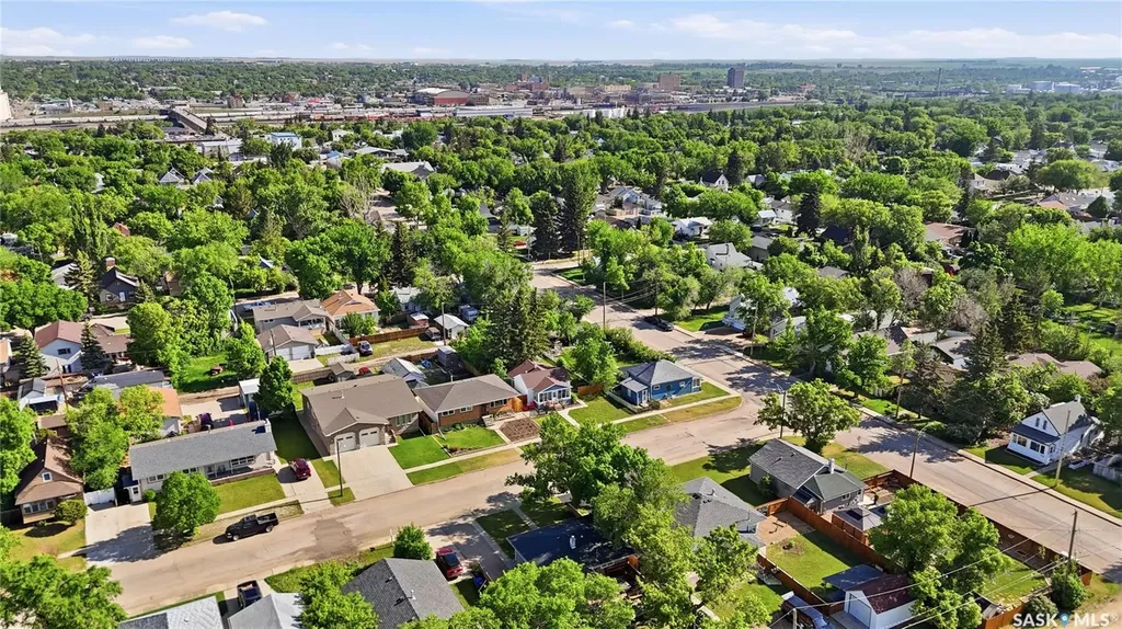 412 Vaughan Street Moose Jaw SK S6H 5N2