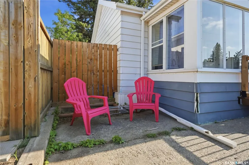 412 Vaughan Street Moose Jaw SK S6H 5N2