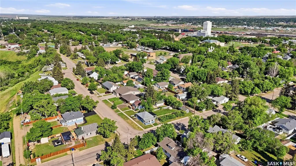 412 Vaughan Street Moose Jaw SK S6H 5N2