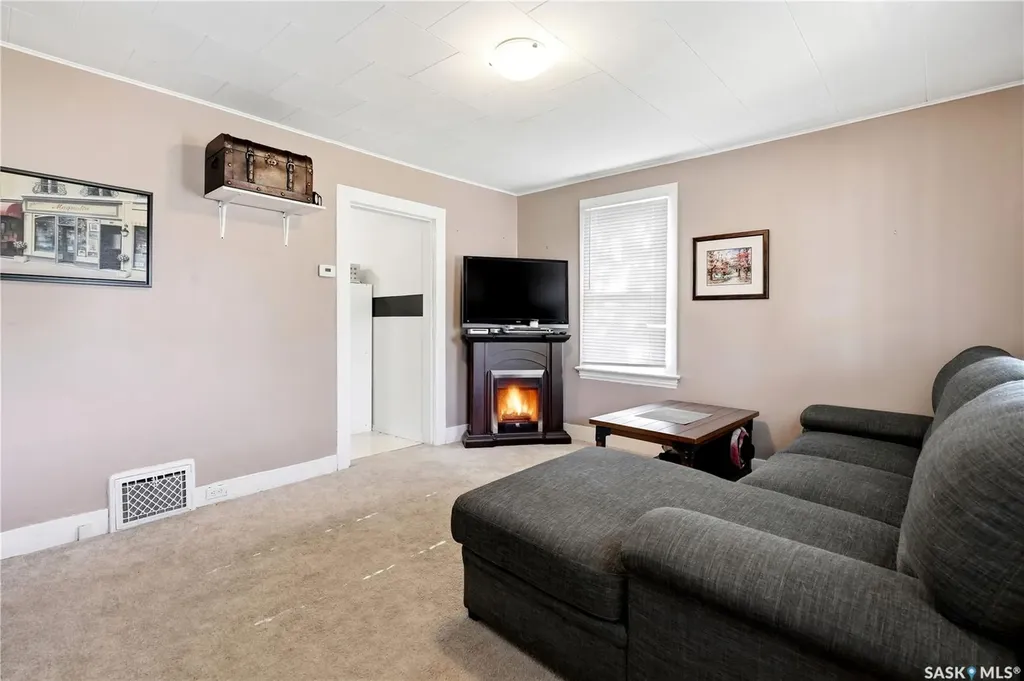 412 Vaughan Street Moose Jaw SK S6H 5N2