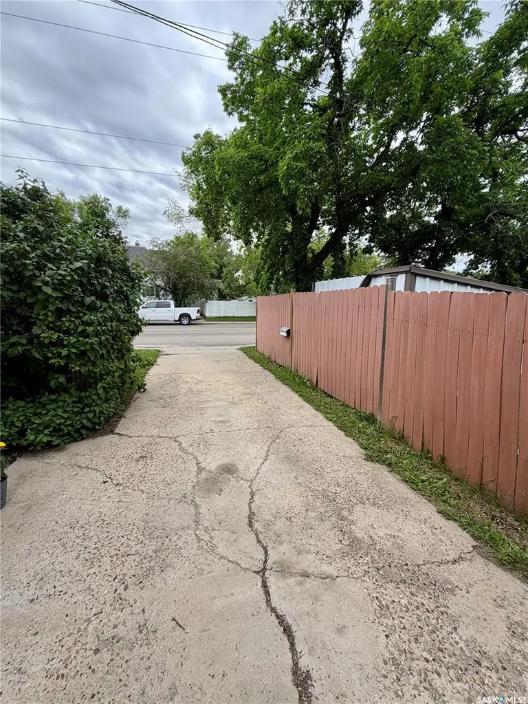 233 Herbert Street E Swift Current SK S9H 1M3
