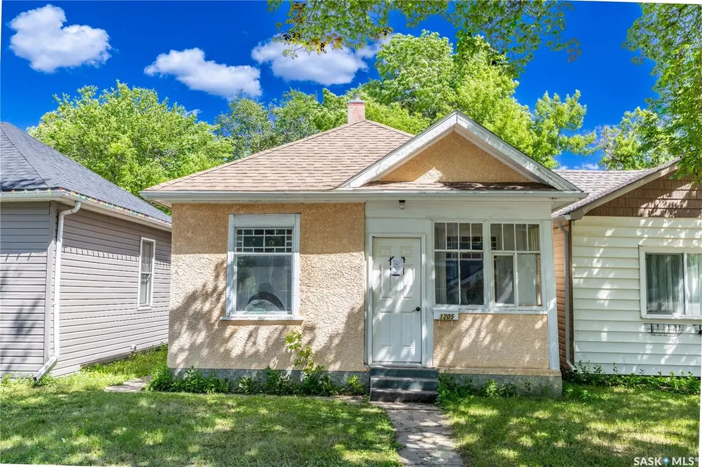 1205 1st Avenue NW Moose Jaw SK S6H 3N5