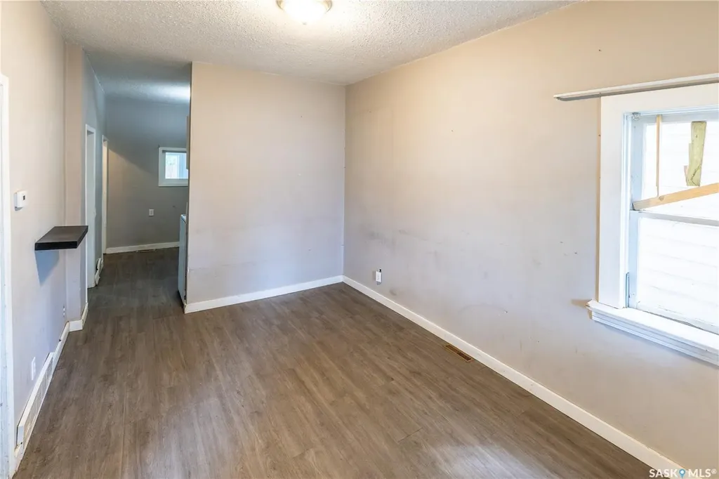 1205 1st Avenue NW Moose Jaw SK S6H 3N5
