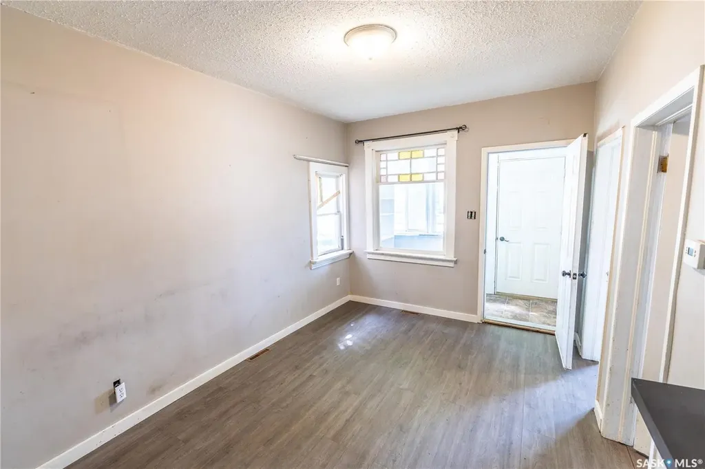 1205 1st Avenue NW Moose Jaw SK S6H 3N5