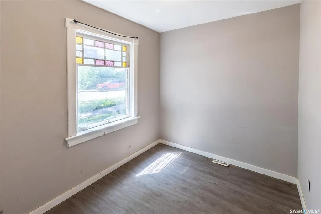 1205 1st Avenue NW Moose Jaw SK S6H 3N5