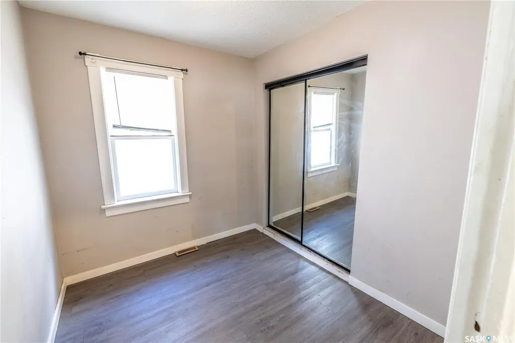 1205 1st Avenue NW Moose Jaw SK S6H 3N5