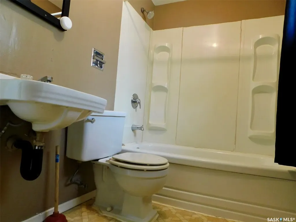 227 2nd Avenue E Assiniboia SK S0H 0B0