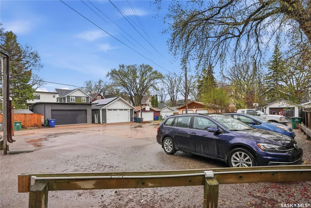 813 12th Street E Saskatoon SK S7N 0H7