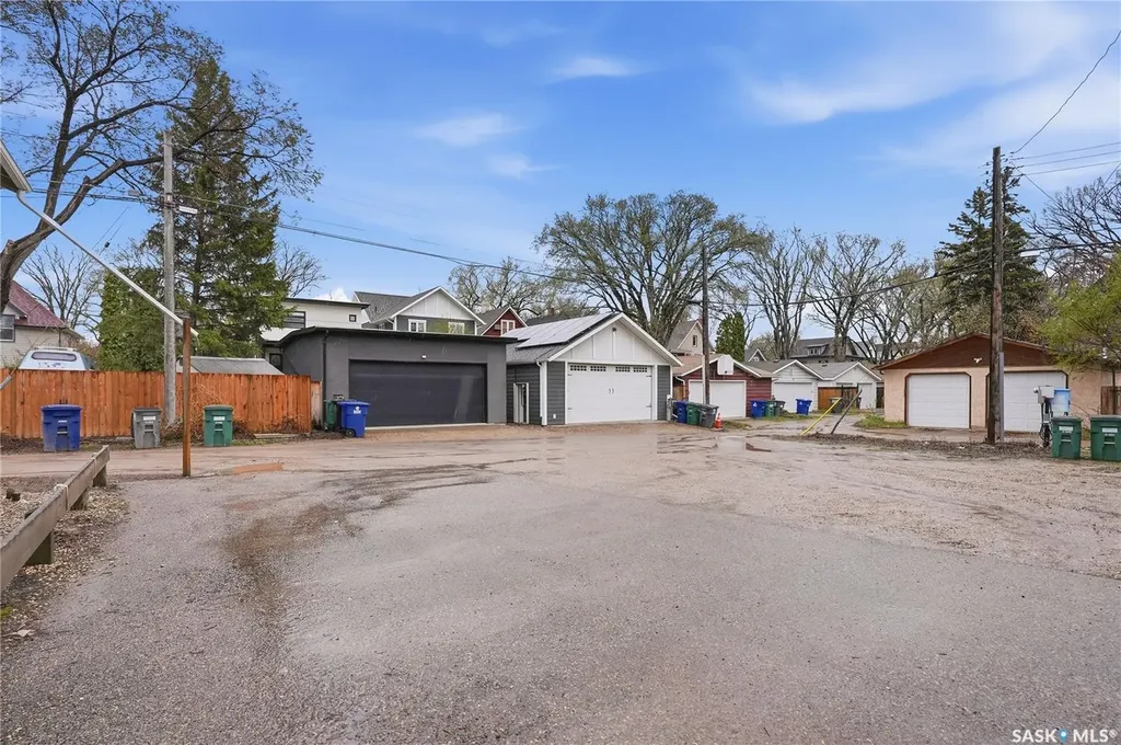 813 12th Street E Saskatoon SK S7N 0H7