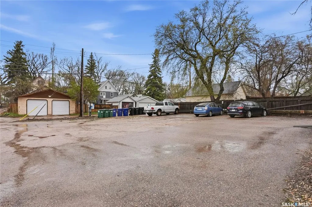 813 12th Street E Saskatoon SK S7N 0H7