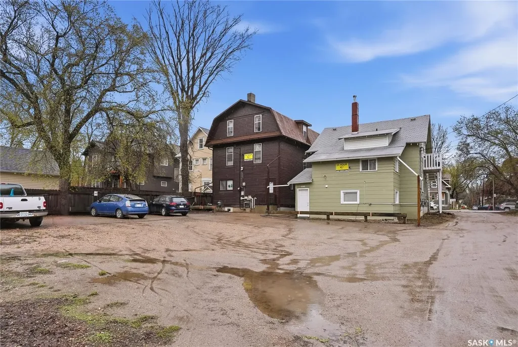 813 12th Street E Saskatoon SK S7N 0H7