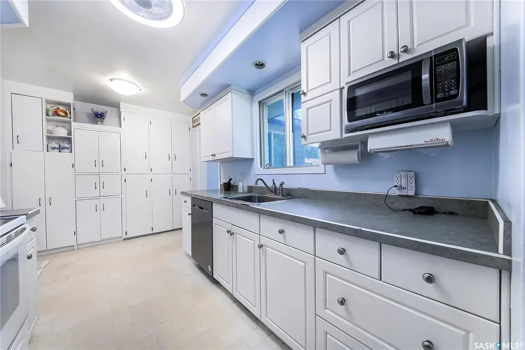 1313 N Avenue S Saskatoon SK S7M 2R2