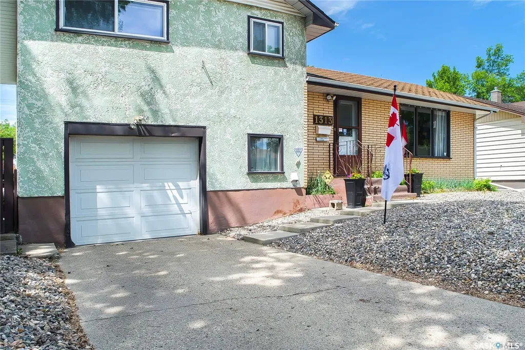 1313 N Avenue S Saskatoon SK S7M 2R2